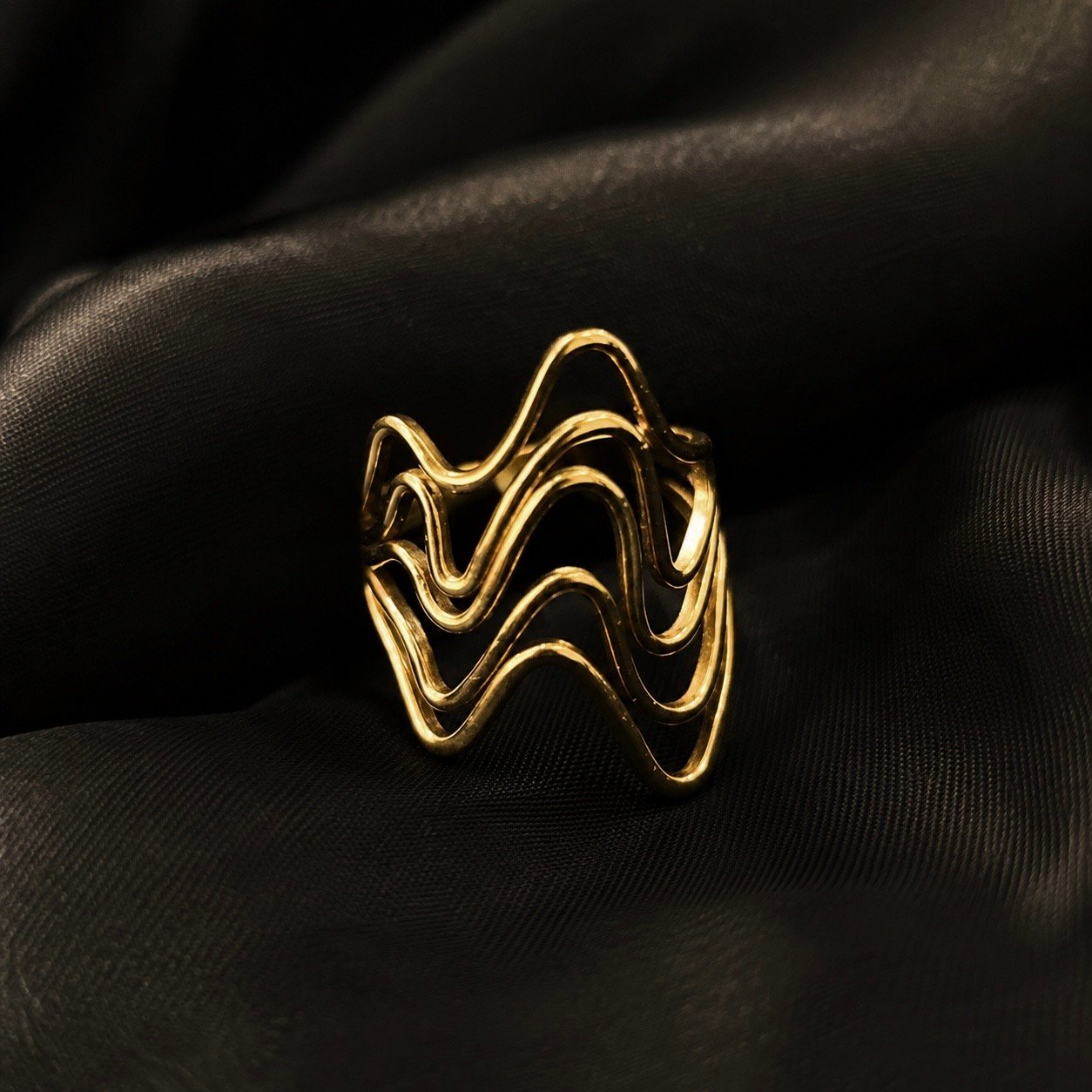 RIPPLE Sculpted Gold Ring