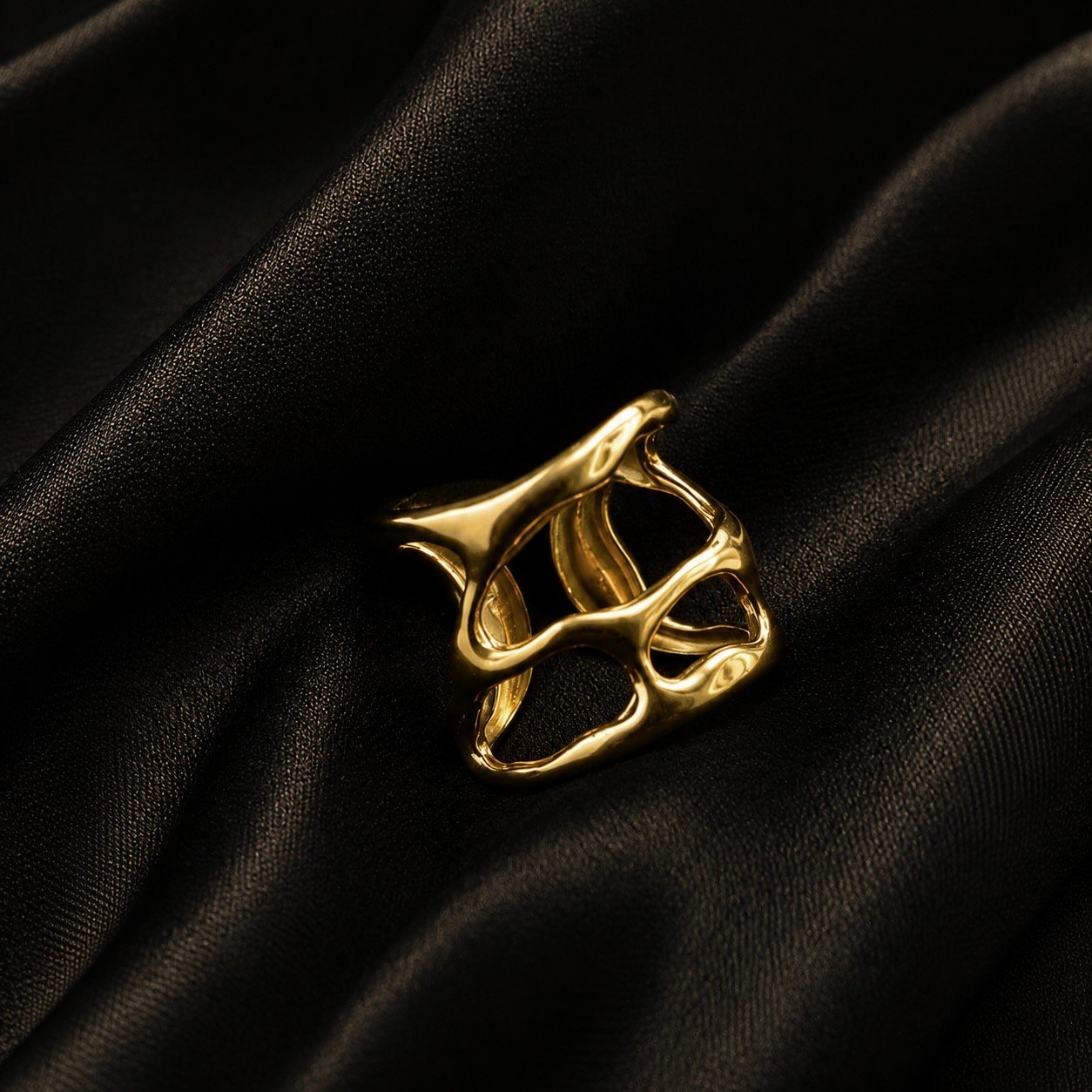 MOLTEN Sculpted Gold Ring